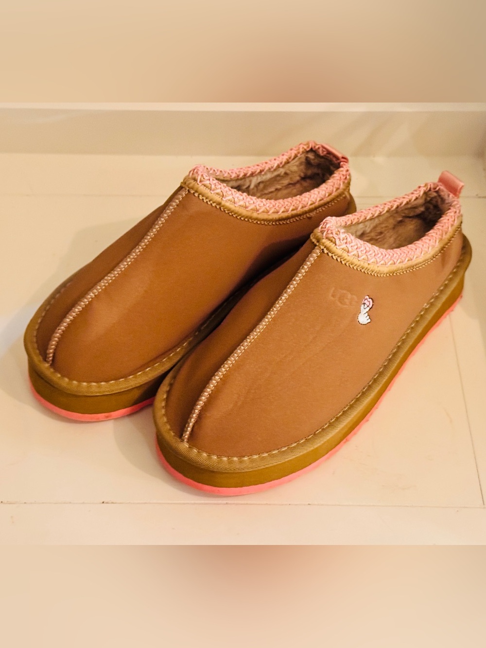 UGG Tazz Love Slippers in Arroyo with Tropical Pink Trim - Picture 6 of 12